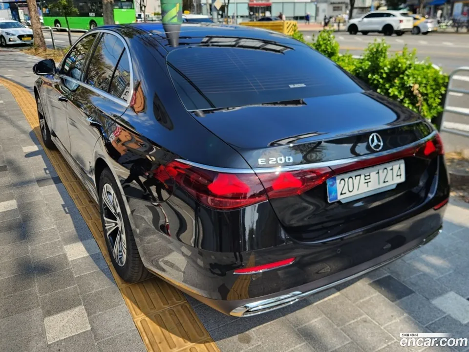 Mercedes-Benz E-Class E200 2025 — миниатюра 3