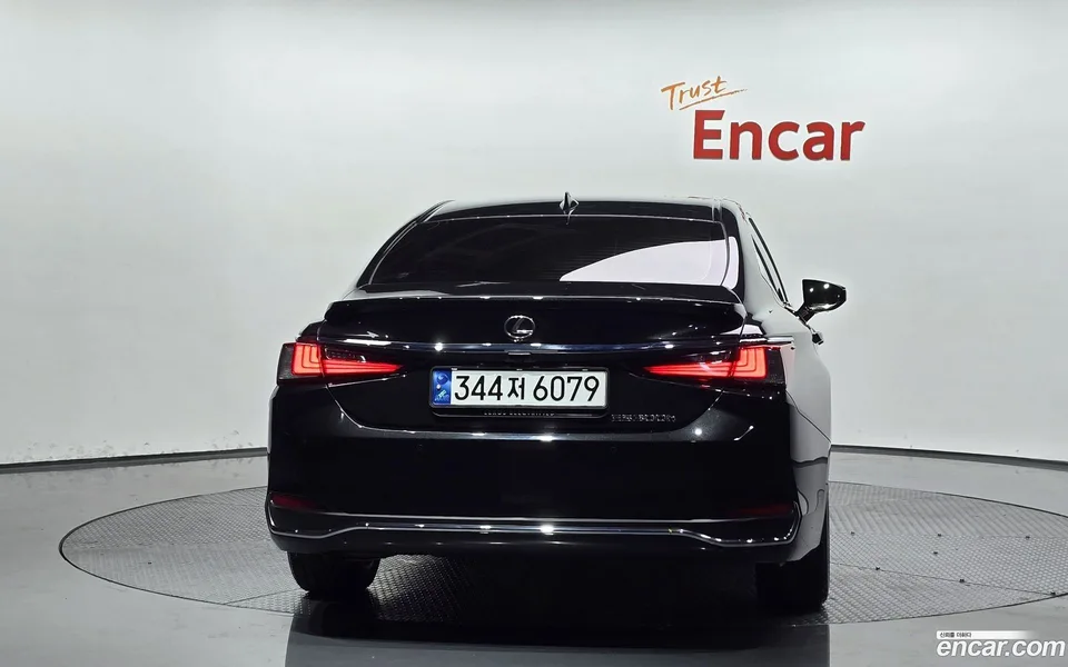 Lexus ES 300h 2023 — миниатюра 4