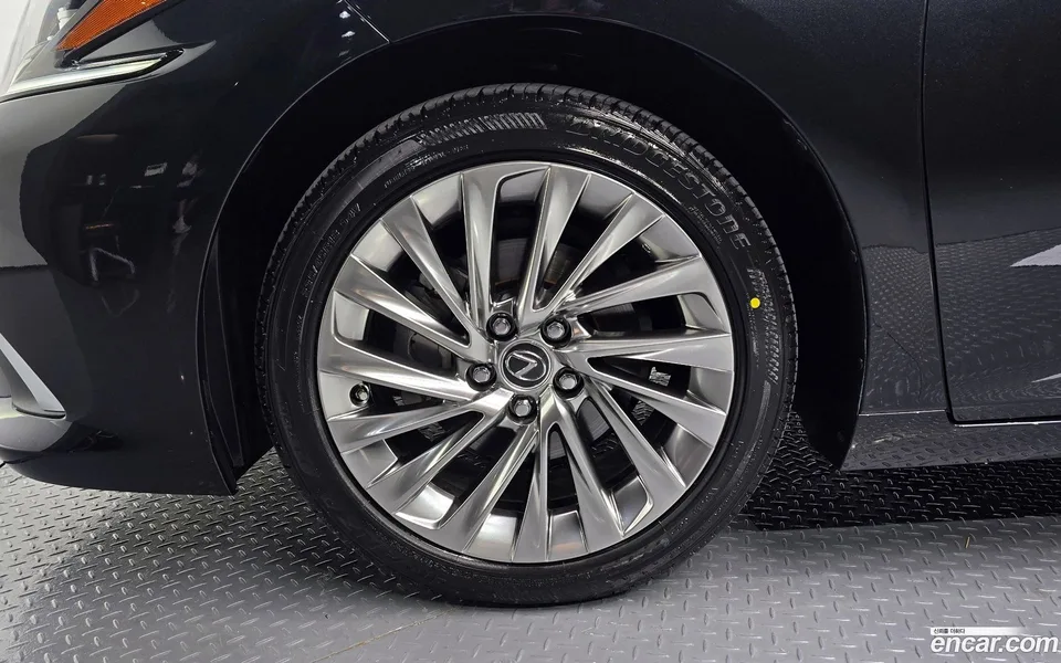 Lexus ES 300h 2023 — миниатюра 5
