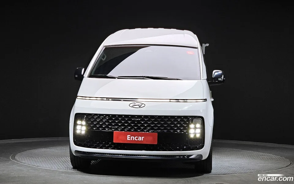 Hyundai Staria 4WD 7 2023 — миниатюра 3