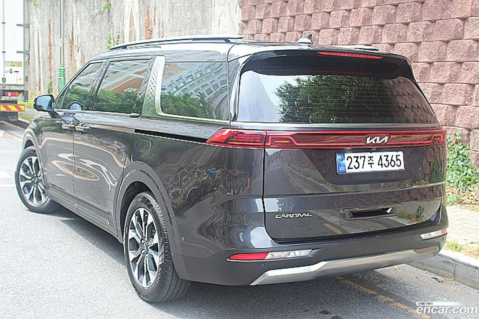Kia Carnival 7 2023 — миниатюра 2