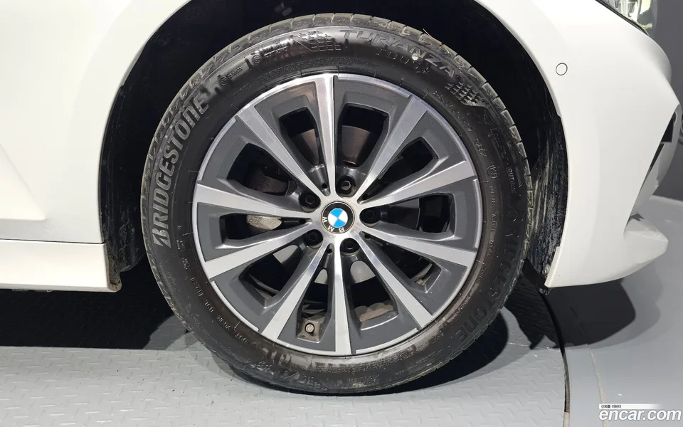 BMW 3 Series 320i 2024 — миниатюра 5