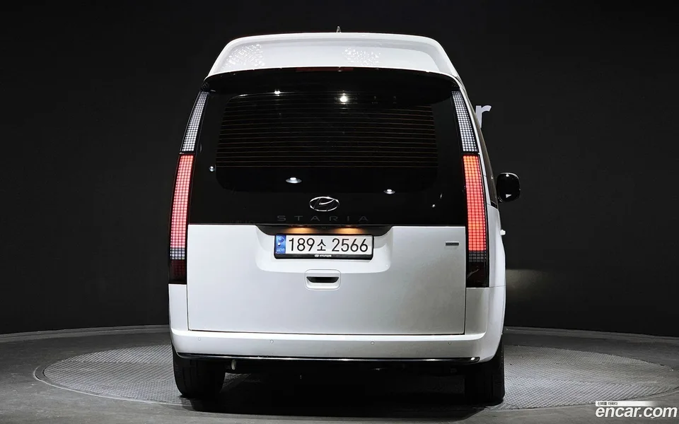 Hyundai Staria 4WD 7 2023 — миниатюра 4