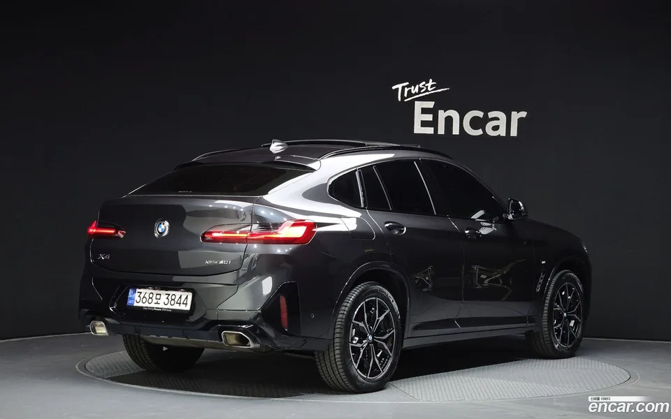 BMW X4 xDrive20i M 2023 — миниатюра 2
