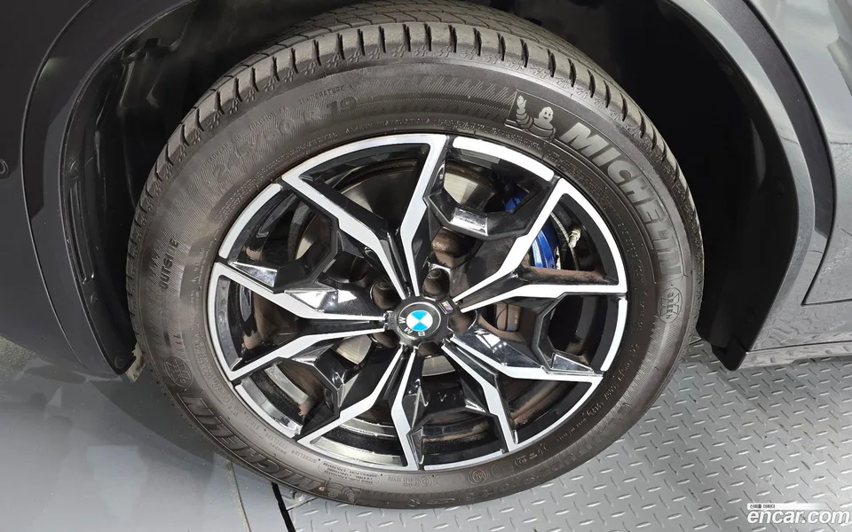 BMW X4 xDrive20i M 2023 — миниатюра 5