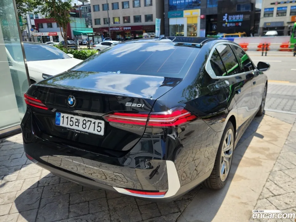 BMW 5 Series 520i 2025 — миниатюра 2