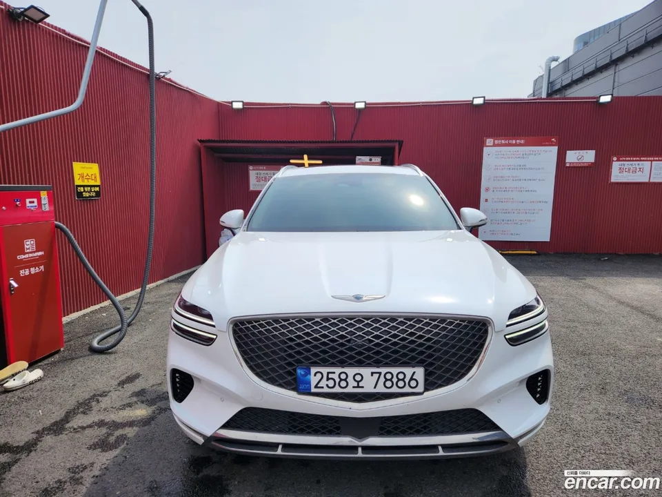 Genesis GV70 2.5T AWD 2023 — фото 1, купить с доставкой в Москву