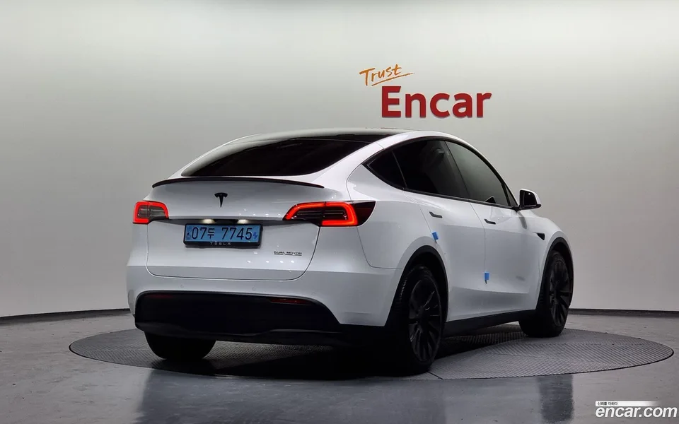 Tesla Model Y AWD 2022 — миниатюра 2