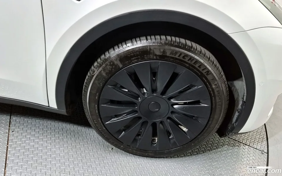 Tesla Model Y AWD 2022 — миниатюра 5