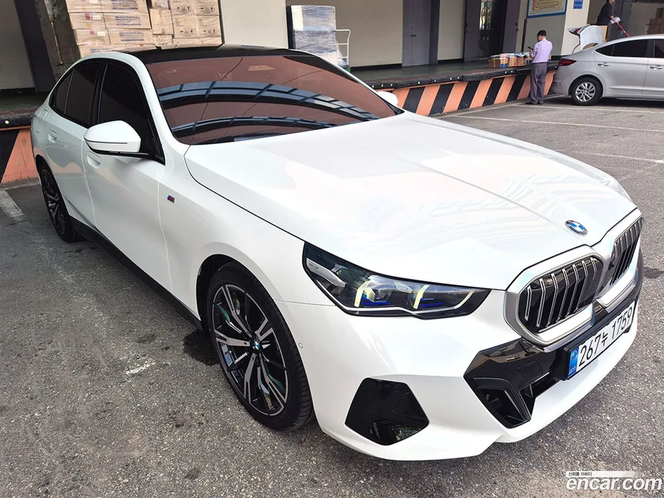 BMW 5 Series (G60) 530i xDrive M 2025 — миниатюра 2