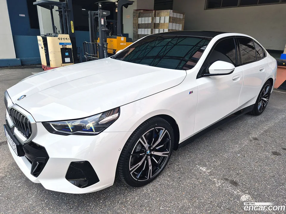 BMW 5 Series 530i xDrive M 2025 — миниатюра 3