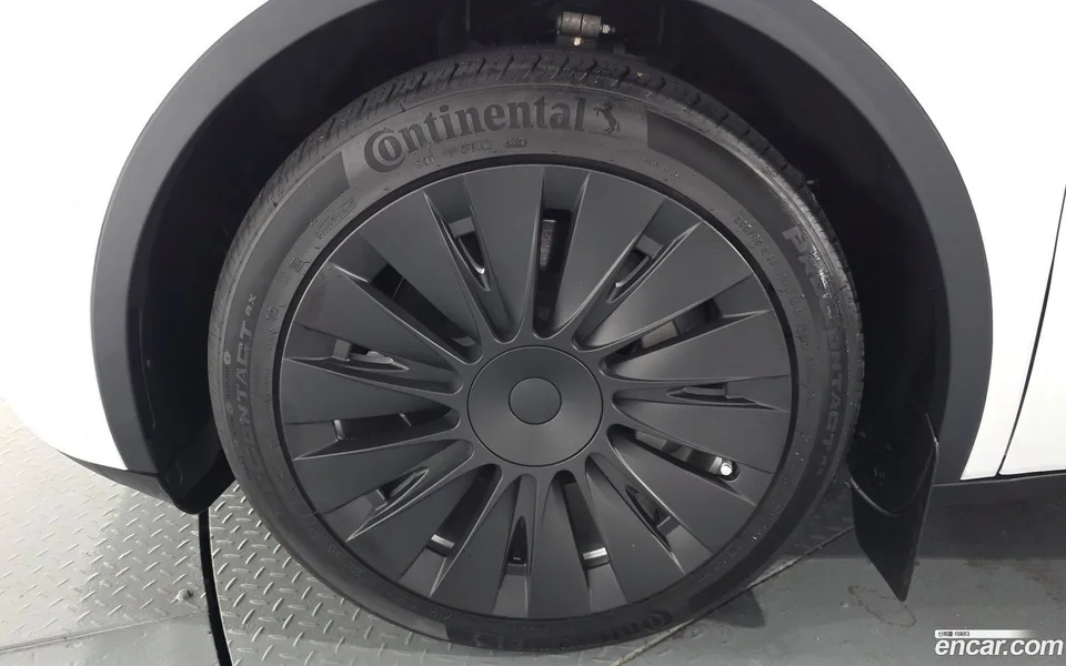 Tesla Model Y AWD 2022 — миниатюра 5