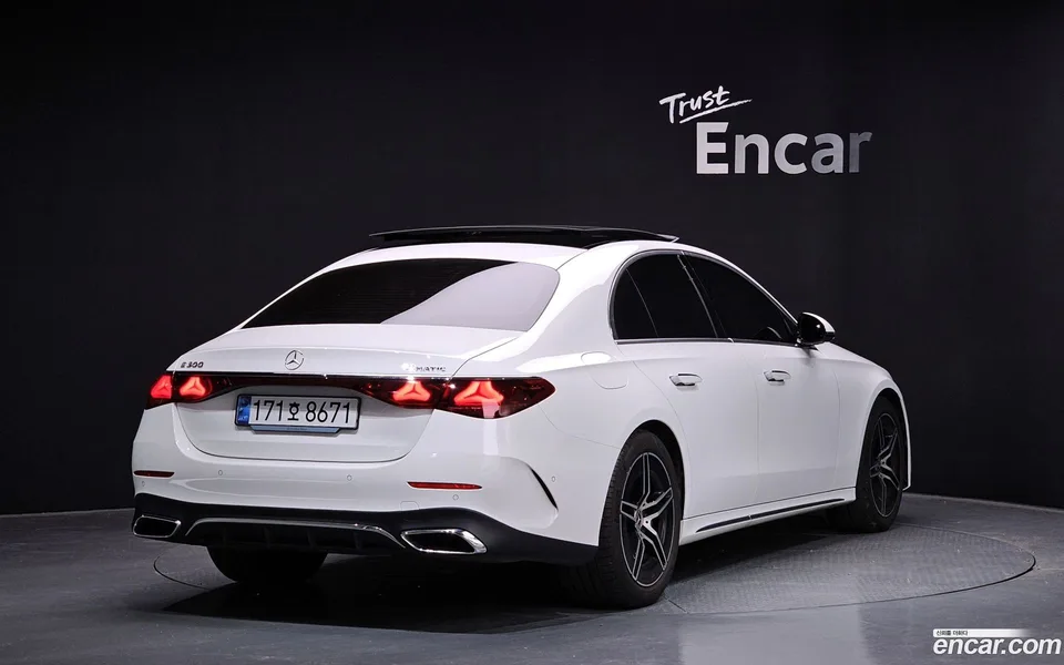 Mercedes-Benz E-Class E300 4MATIC AMG Line 2024 — миниатюра 2