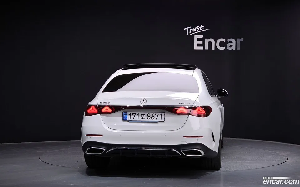 Mercedes-Benz E-Class E300 4MATIC AMG Line 2024 — миниатюра 4