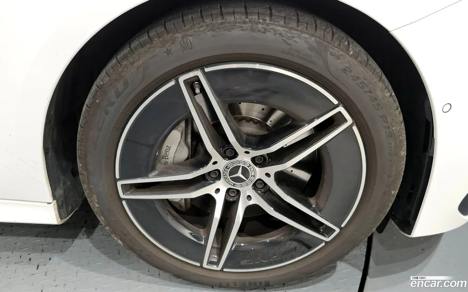 Mercedes-Benz E-Class E300 4MATIC AMG Line 2024 — миниатюра 5