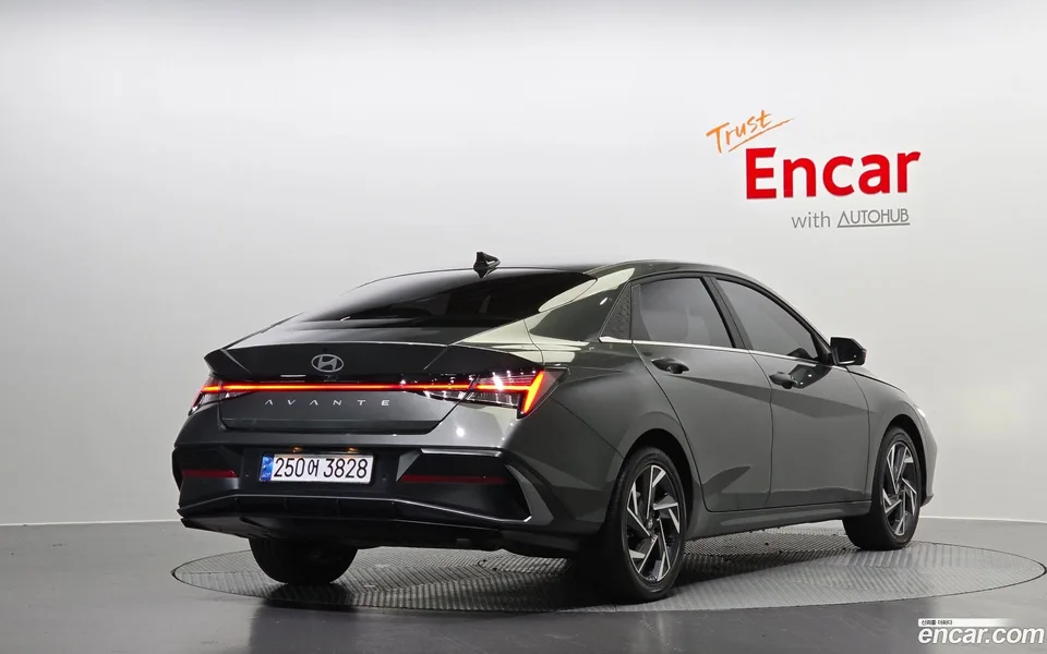 Hyundai Avante CN7 Hybrid 2025 — миниатюра 2