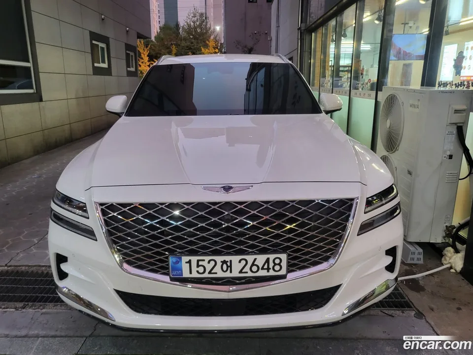 Genesis GV80 2.5T 2WD 2023 — фото 1, купить с доставкой в Москву