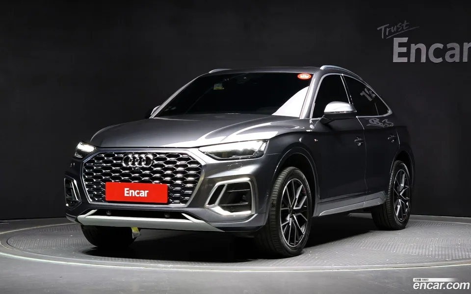 Audi Q5 45 TFSI 2023 — фото 1, купить с доставкой в Москву