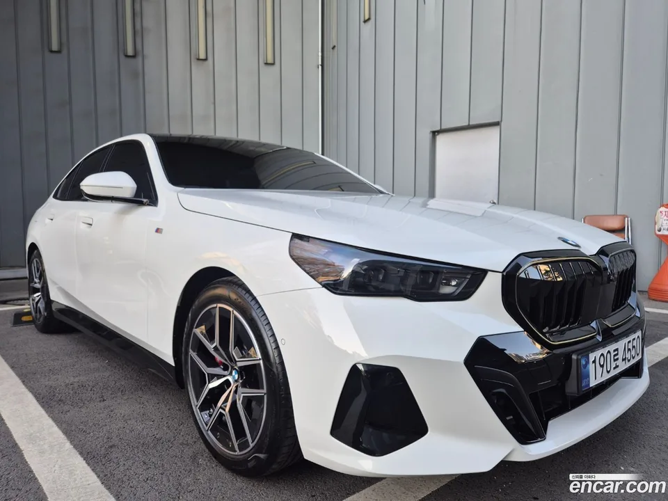 BMW 5 Series 520i M 2024 — миниатюра 2