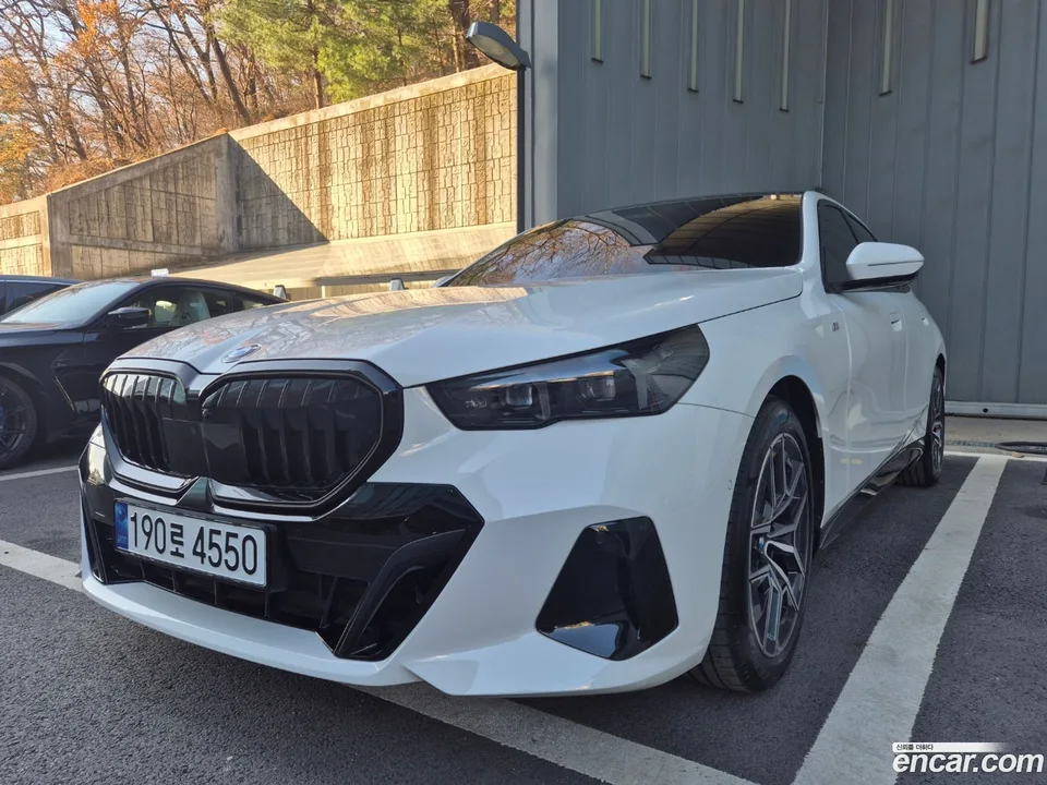 BMW 5 Series 520i M 2024 — миниатюра 3