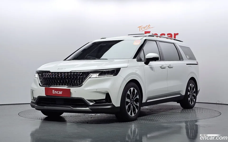 Kia Carnival 7 2023 — фото 1, купить с доставкой в Москву