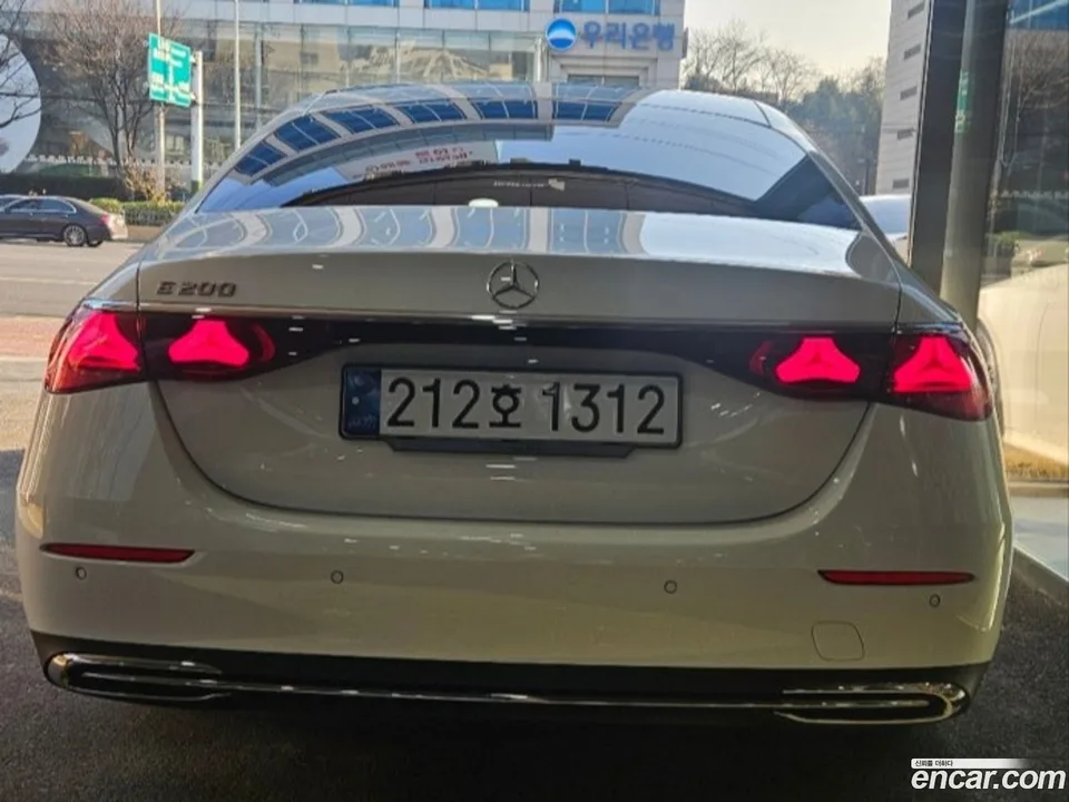 Mercedes-Benz E-Class E200 2025 — миниатюра 4