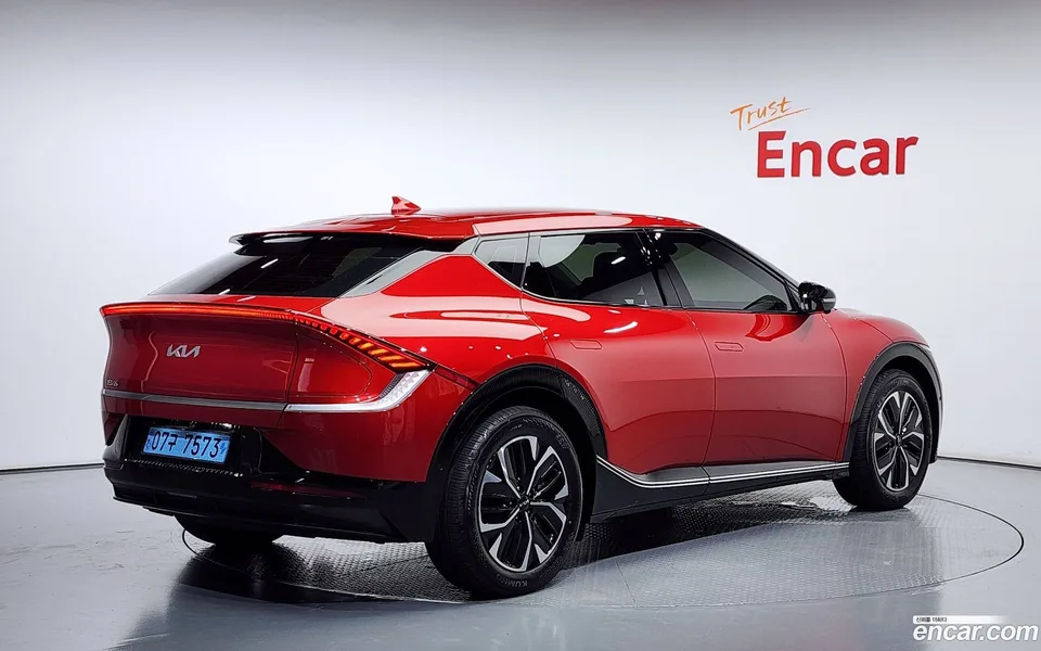 Kia EV6 4WD 2023 — миниатюра 2