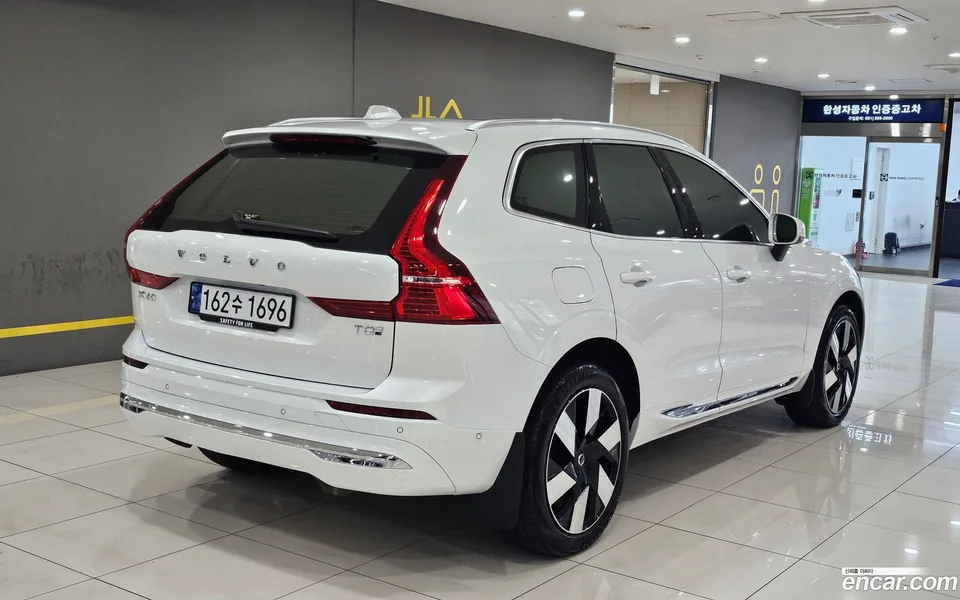 Volvo XC60 T8 2024 — миниатюра 2