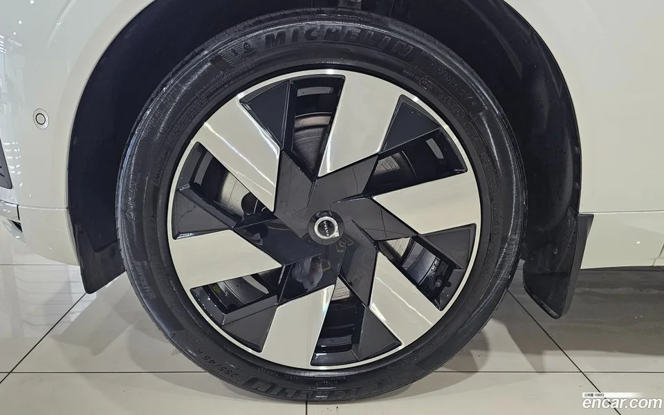 Volvo XC60 T8 2024 — миниатюра 5
