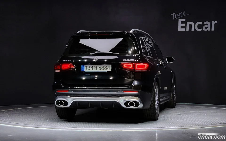 Mercedes-Benz GLB-Class AMG GLB35 4MATIC 2023 — миниатюра 4