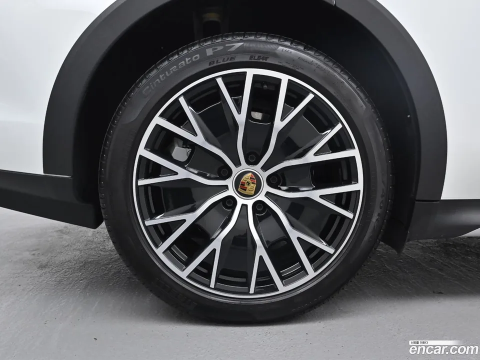 Porsche Taycan 2024 — миниатюра 5
