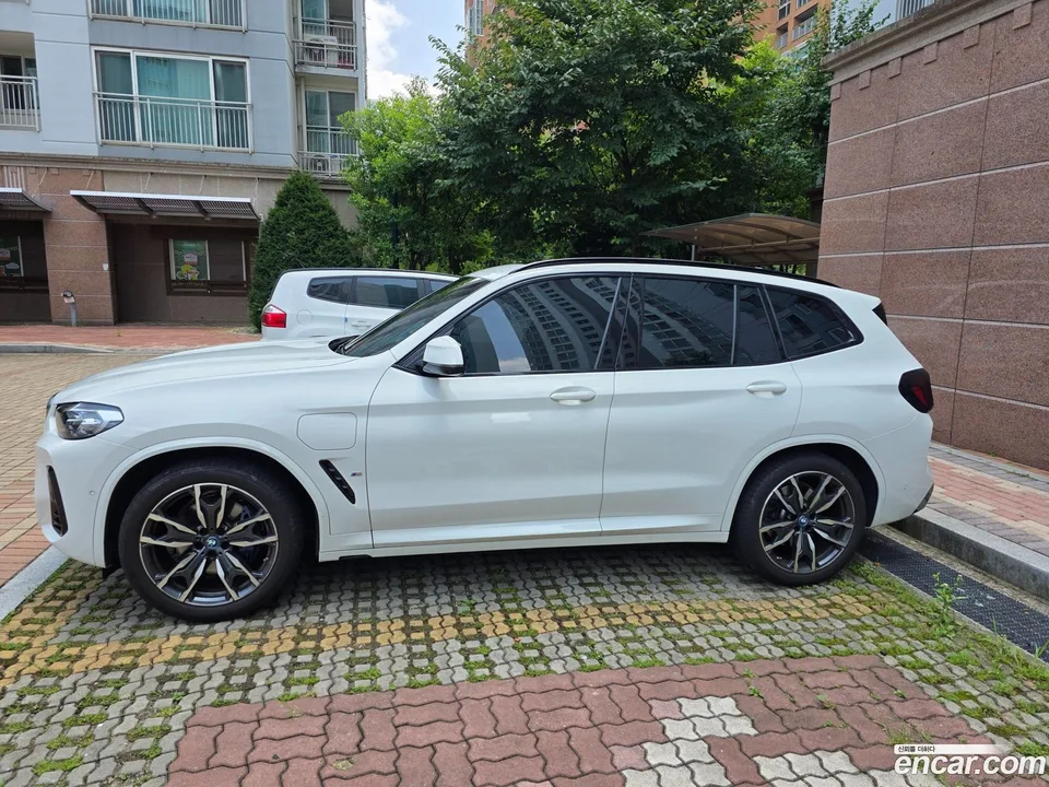 BMW X3 xDrive 30e M 2023 — миниатюра 2