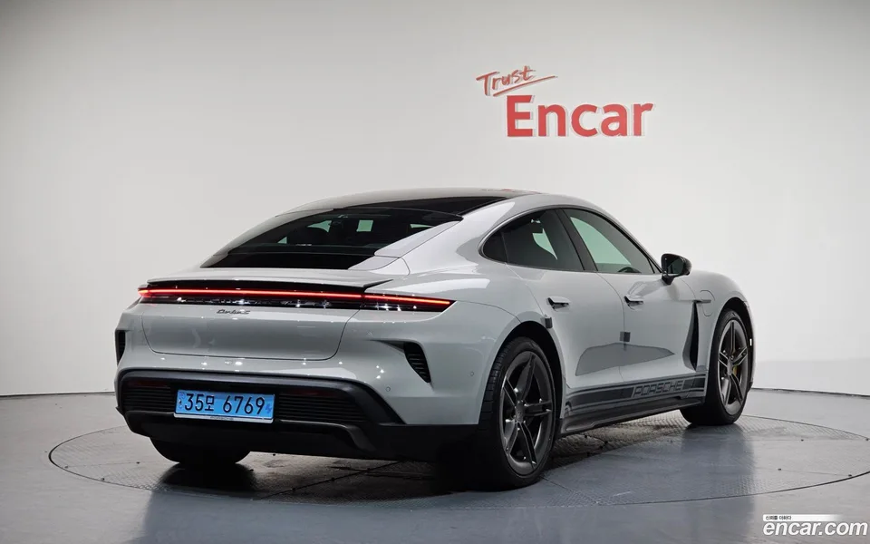 Porsche Taycan S 2024 — миниатюра 2