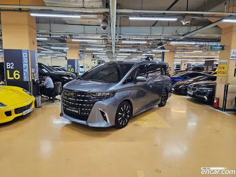 Toyota Alphard 2023 купить в Москве
