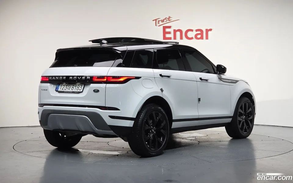 Land Rover Range Rover Evoque P250 SE 2023 — миниатюра 2