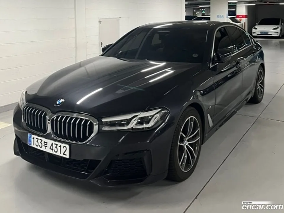 BMW 5 Series 520i M 2023 — миниатюра 3