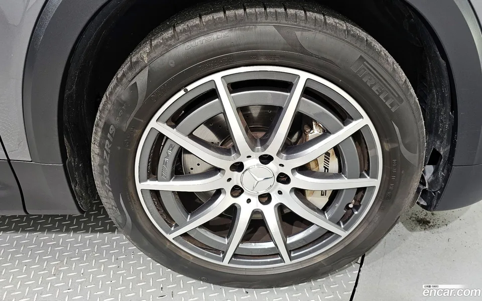 Mercedes-Benz GLB-Class AMG GLB35 4MATIC 2023 — миниатюра 5