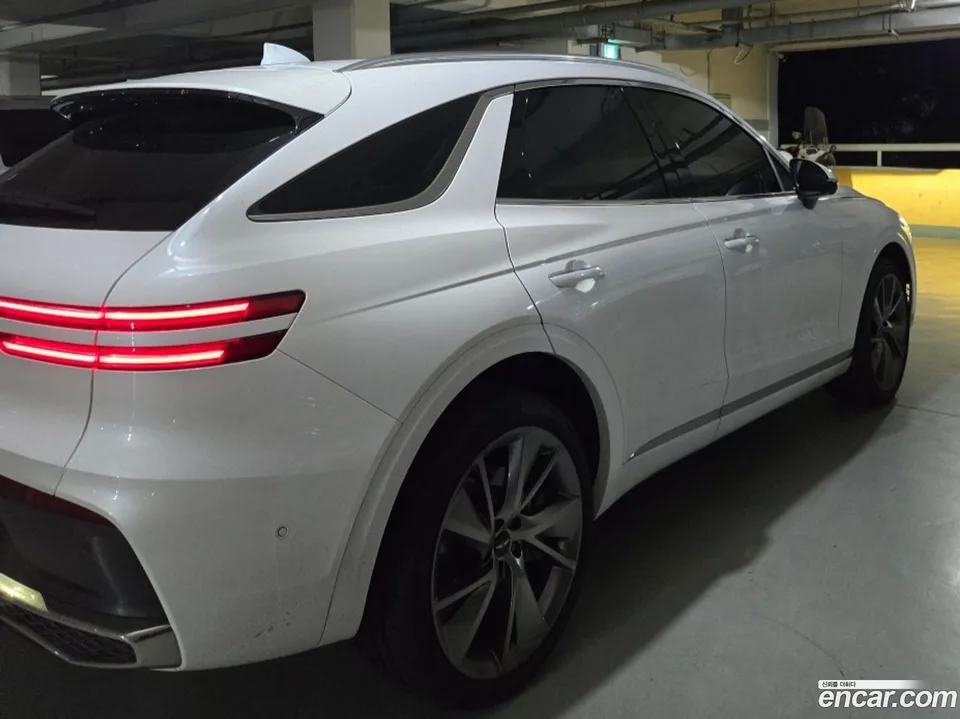 Genesis GV70 2.5T 2WD 2024 — миниатюра 2
