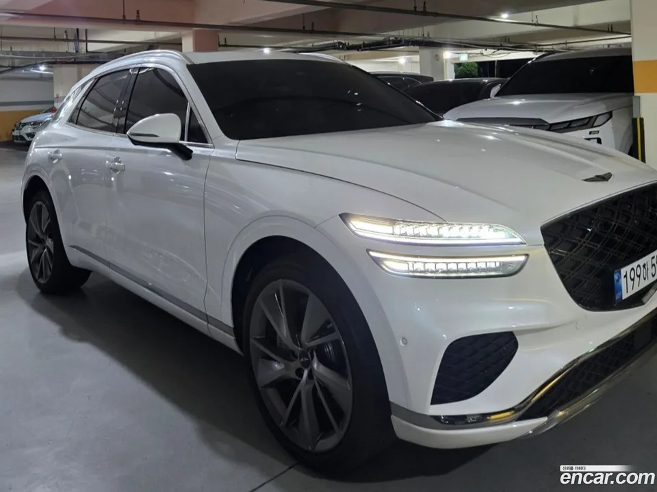 Genesis GV70 2.5T 2WD 2024 — фото 1, купить с доставкой в Москву
