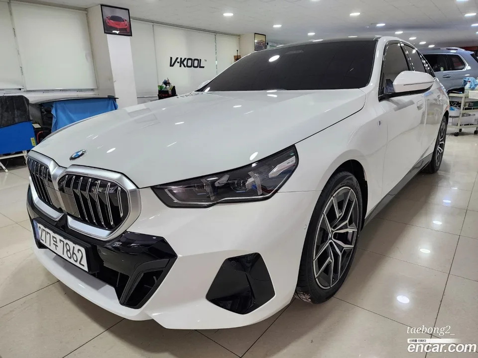 BMW 5 Series 520i M 2024 — миниатюра 3