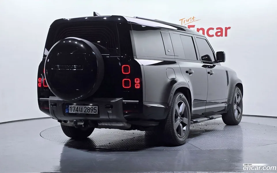 Land Rover Defender 130 D300 X- HSE 2024 — миниатюра 2