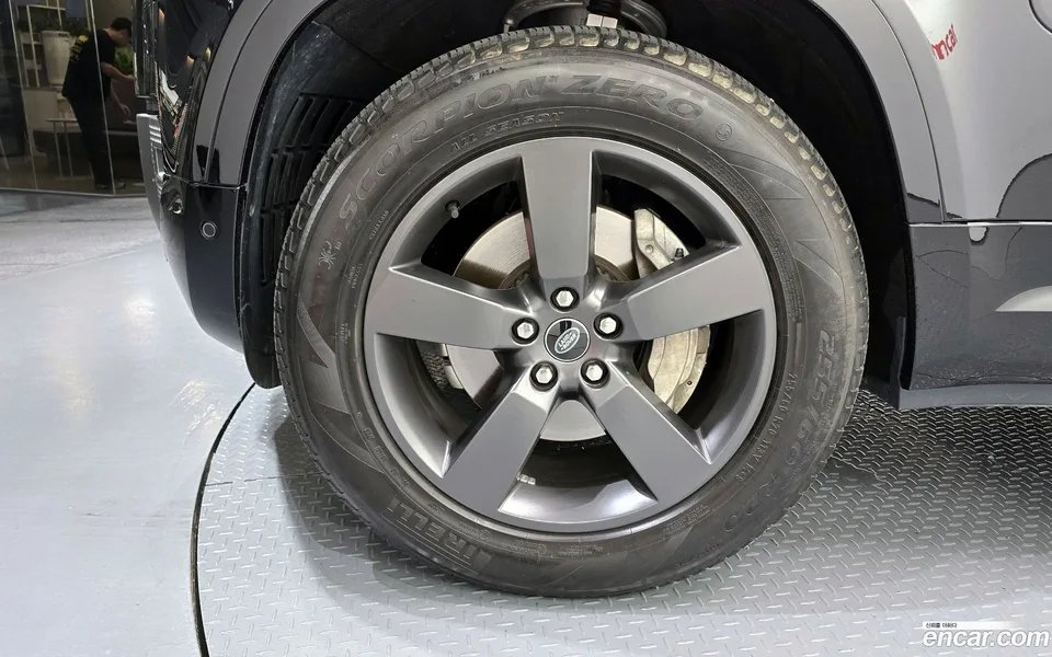 Land Rover Defender 130 D300 X- HSE 2024 — миниатюра 5