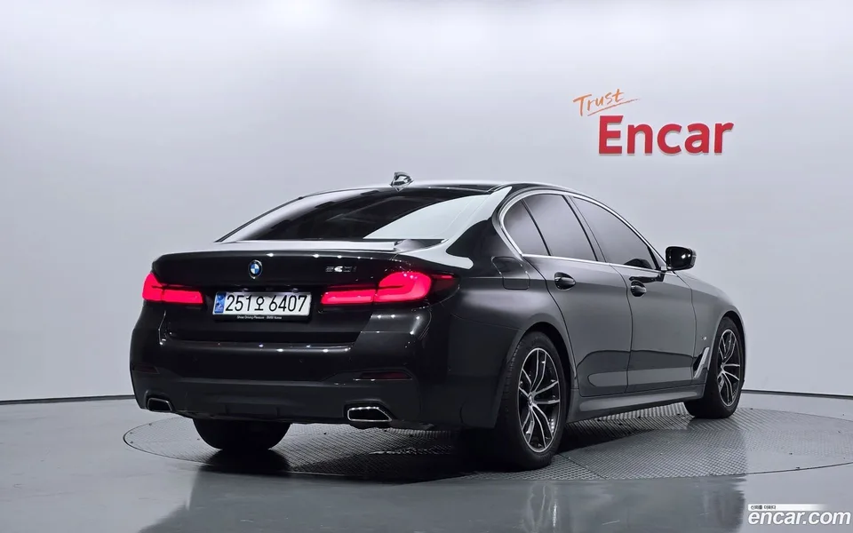 BMW 5 Series 520i M 2023 — миниатюра 2