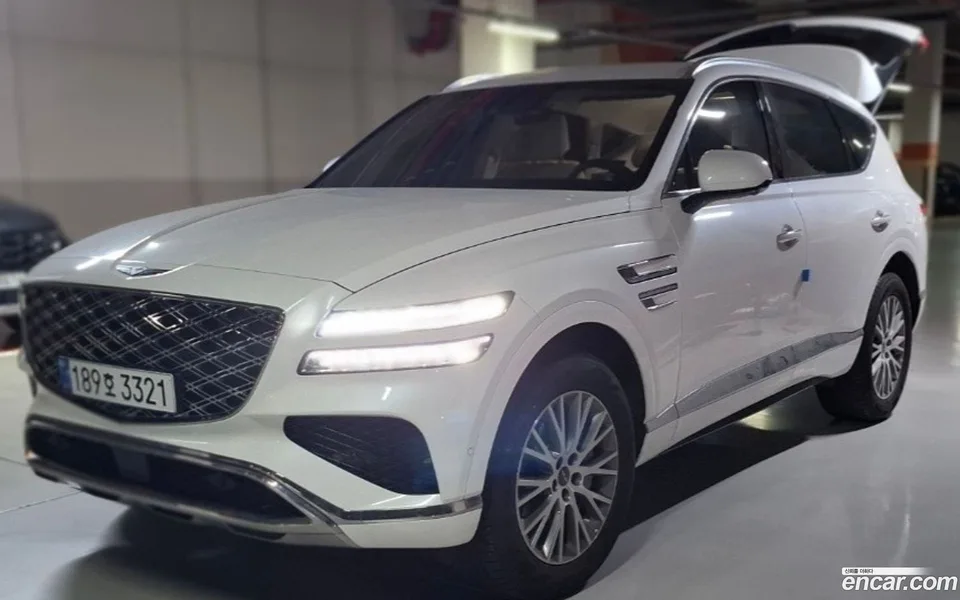 Genesis GV80 2.5T 2WD 2024 — фото 1, купить с доставкой в Москву