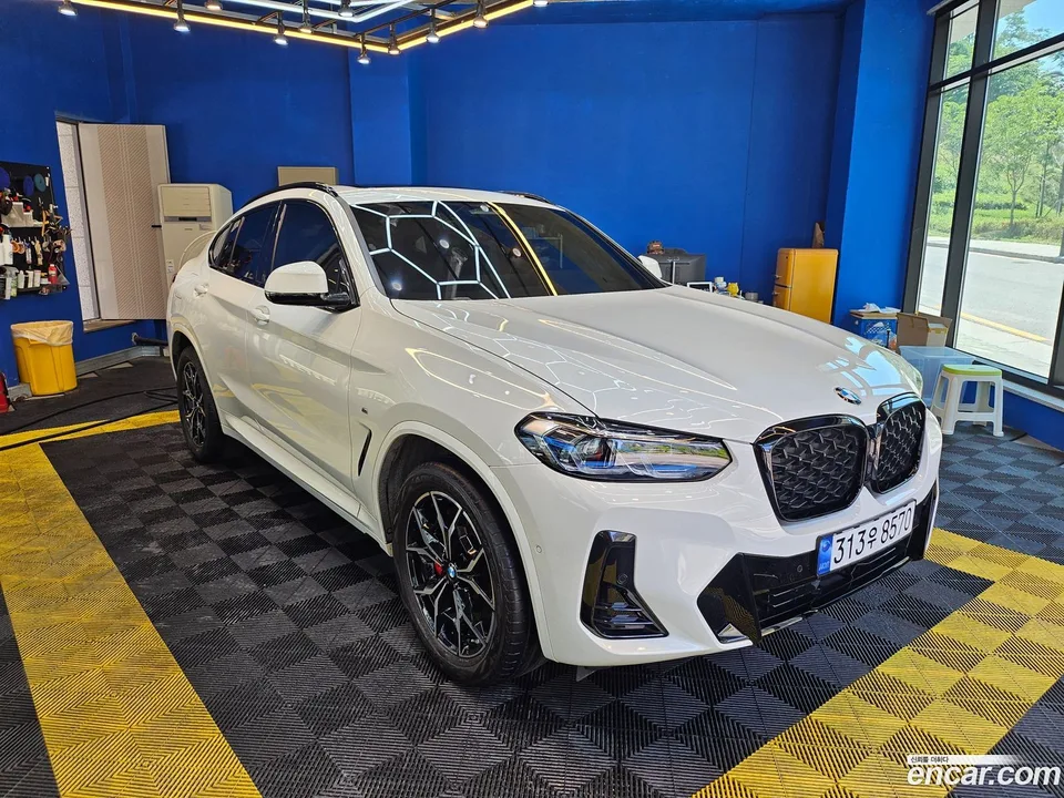 BMW X4 xDrive20i M 2023 — миниатюра 2