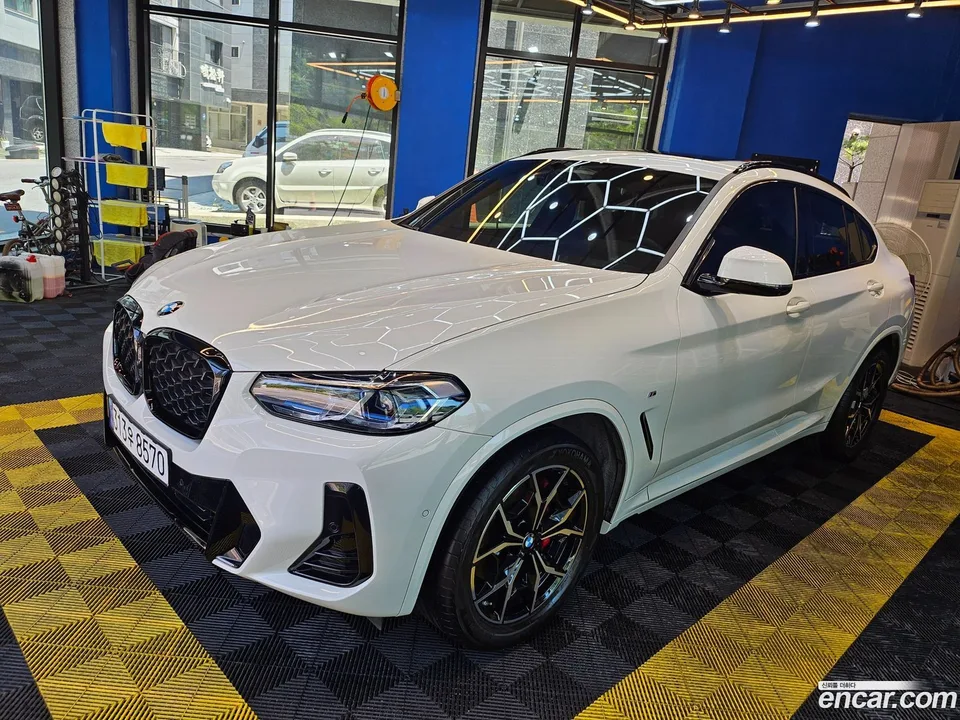 BMW X4 xDrive20i M 2023 — миниатюра 3