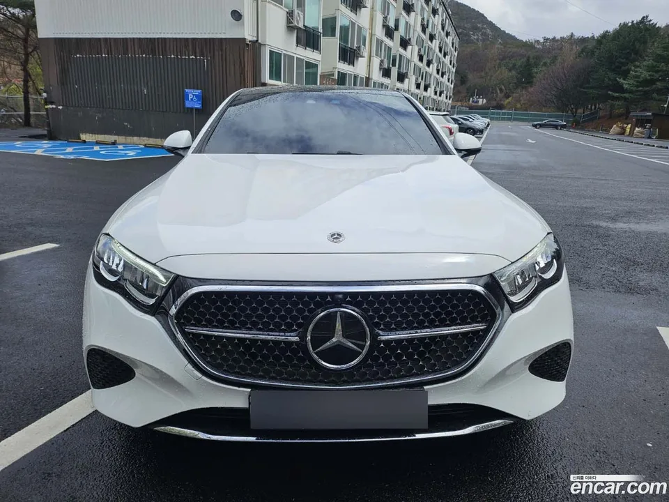 Mercedes-Benz E-Class E200 2025 — миниатюра 3