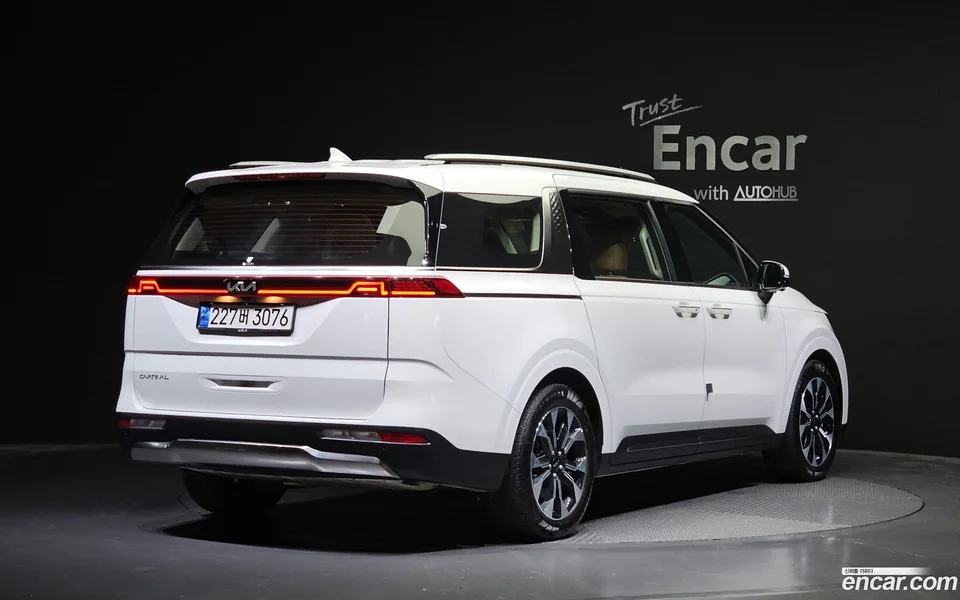Kia Carnival 7 2023 — миниатюра 2