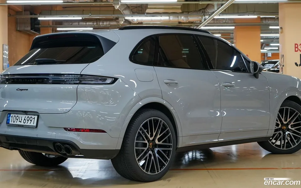 Porsche Cayenne 3.0 2023 — миниатюра 2
