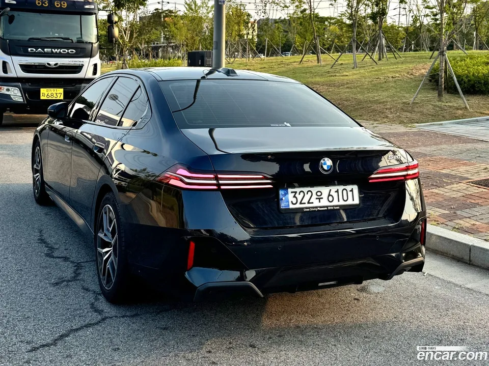 BMW 5 Series 520i M 2024 — миниатюра 4